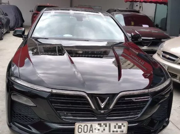 Dịch vụ thay kính chắn gió xe innova tận nơi